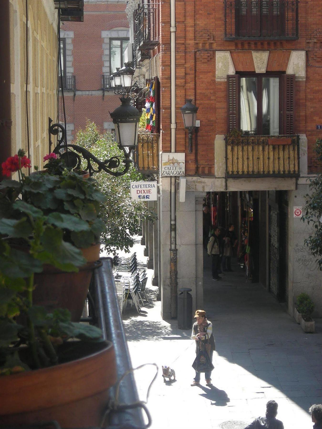 马德里 商业旅馆酒店 外观 照片